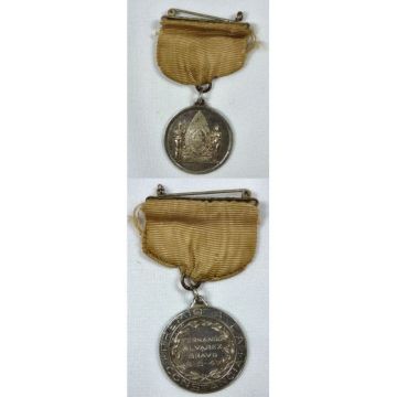Medalla Cubana otorgada a Fernando Alvarez Bravo