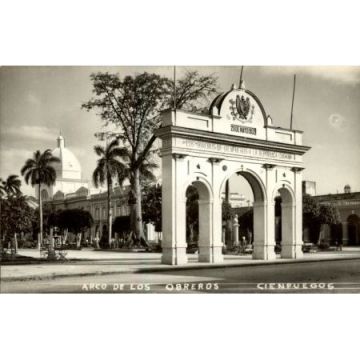 Arco de Triunfo Postcard