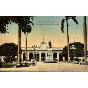 Ayuntamiento y Parque Postcard